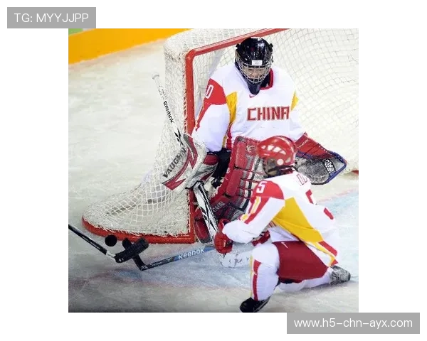 冰球守门员封堵三连击精彩