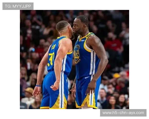 库里关键时刻三分如神，勇士压制对手进攻——一场关于专注与防守的赛季观察